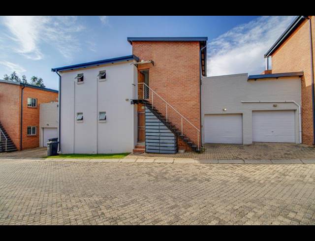 2 BEDROOM APARTMENT FOR SALE IN MAROELADAL